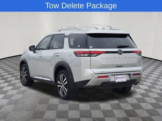 Used 2024 Nissan Pathfinder Platinum w/ Cargo Package FWD video 3