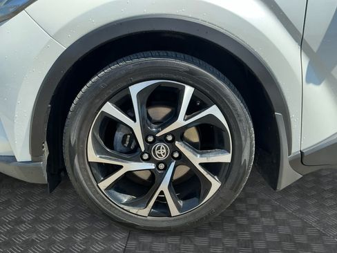 Used 2021 Toyota C-HR XLE FWD image 14