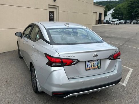 Used 2020 Nissan Versa SV FWD image 4