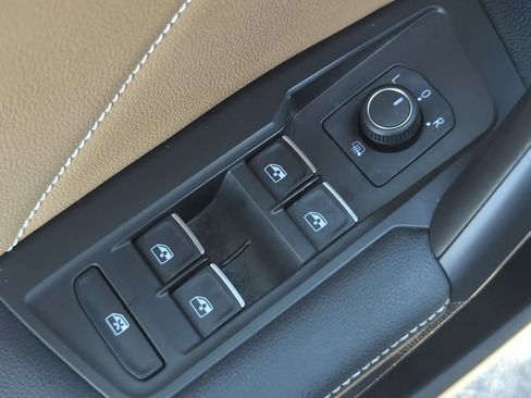 Used 2024 Volkswagen Tiguan SE FWD image 18