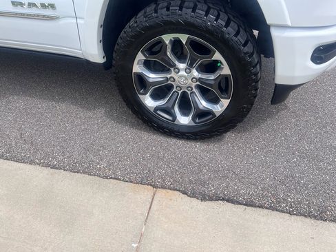 Used 2019 RAM 1500 Limited AWD/4WD image 2