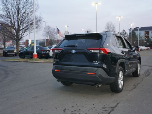 Used 2021 Toyota RAV4 XLE w/ Convenience Package image 4