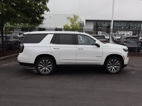 Used 2025 Chevrolet Tahoe High Country AWD/4WD image 11