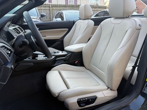 Used 2015 BMW M235i Convertible image 3