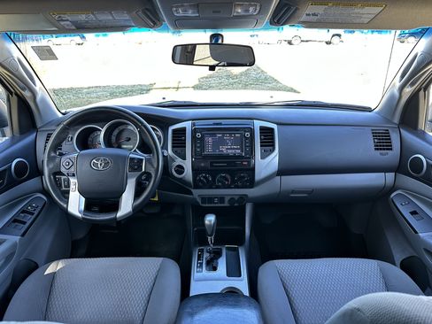 Used 2015 Toyota Tacoma w/ SR5 Package image 28