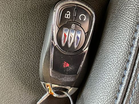 Used 2025 Buick Envista Sport Touring image 23