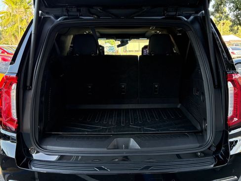 Used 2021 GMC Yukon XL SLT w/ SLT Luxury Plus Package AWD/4WD image 32