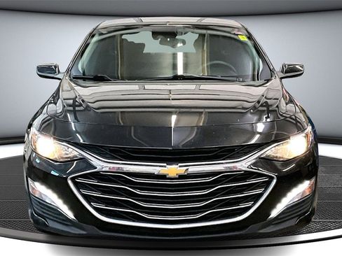 Used 2023 Chevrolet Malibu LT image 2
