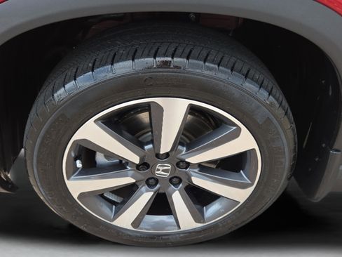 Used 2025 Honda Pilot Touring image 10