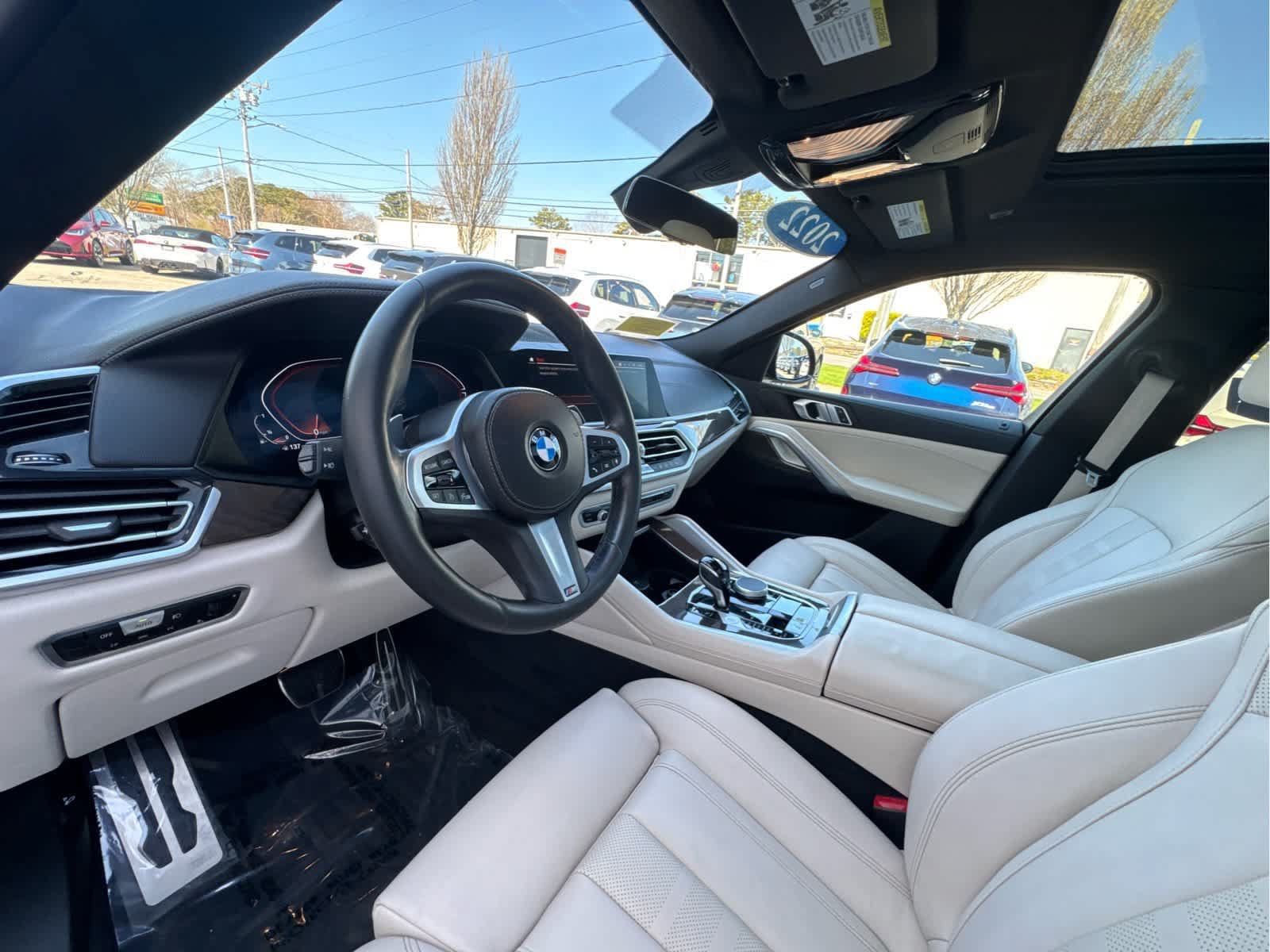 Used 2022 BMW X6 xDrive40i w/ M Sport Package AWD/4WD image 19