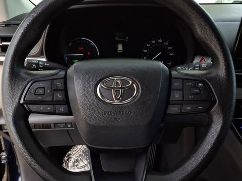 Certified 2024 Toyota Sienna LE w/ LE Plus Package image 12