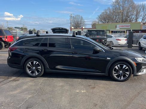 Used 2018 Buick Regal Essence w/ Sights and Sounds Package image 14