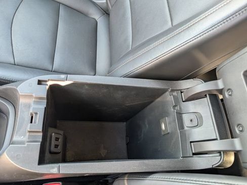 Used 2018 Chevrolet Equinox Premier FWD image 23