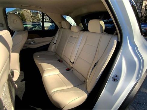 Used 2025 Mercedes-Benz GLE 350 4MATIC image 17
