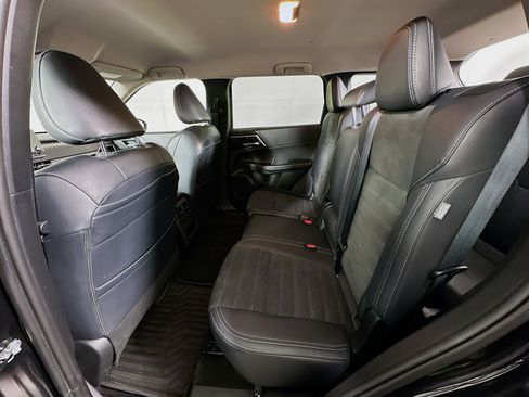 Used 2024 Mitsubishi Outlander SE image 27