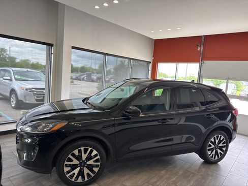 Used 2020 Ford Escape SE Sport image 9