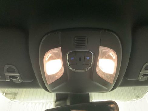 Used 2024 Jeep Compass Latitude image 28