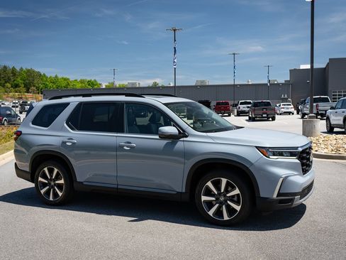 Used 2024 Honda Pilot Touring image 12