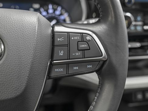 Used 2020 Toyota Highlander XLE image 20