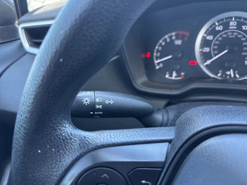 Used 2021 Toyota Corolla LE image 24