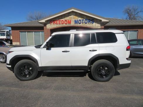 Used 2024 Lexus GX 550 Overtrail image 8