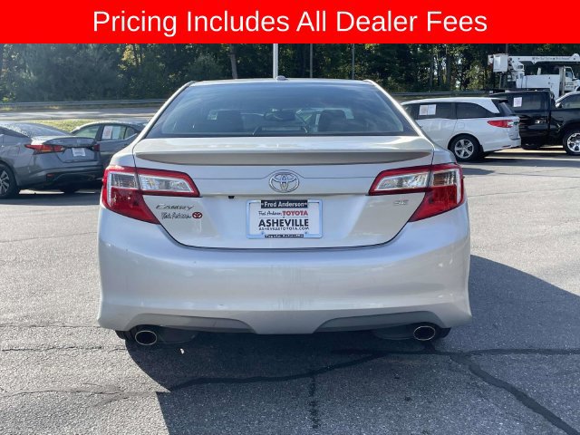 Used 2014 Toyota Camry SE w/ Moonroof Package FWD image 4