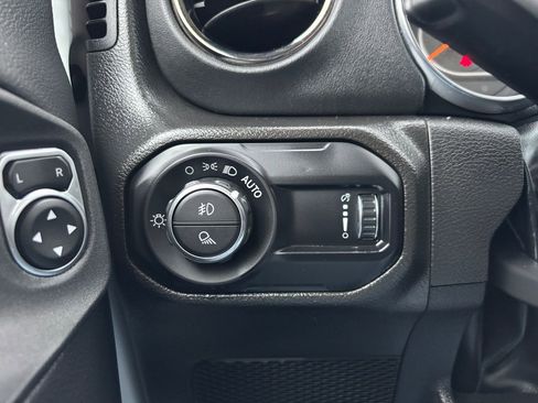 Used 2023 Jeep Gladiator Overland image 22