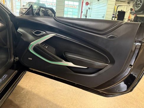 Used 2016 Chevrolet Camaro LT RWD image 7