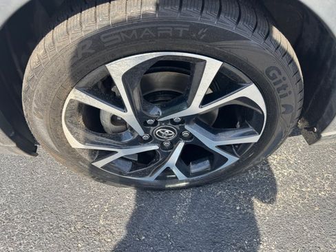 Used 2018 Toyota C-HR XLE FWD image 31
