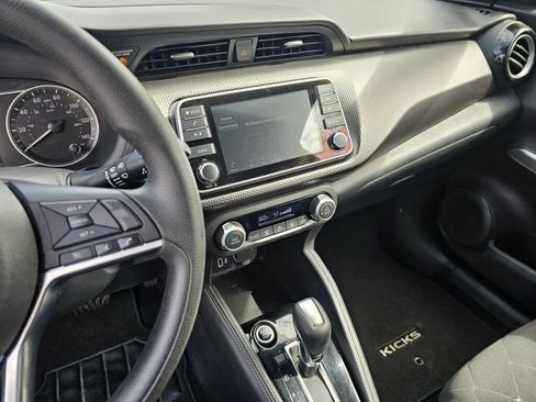 Used 2020 Nissan Kicks SV w/ Exterior Package FWD image 28