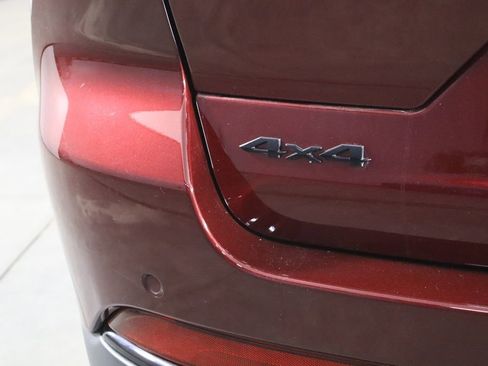 Used 2023 Jeep Grand Cherokee Limited w/ Black Appearance Package image 41