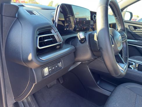 Certified 2025 Chevrolet Traverse LT image 14