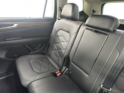 Used 2025 Volkswagen Atlas SE AWD/4WD image 14