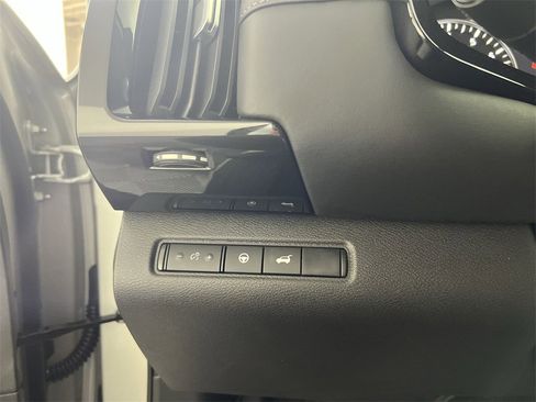 New 2025 Nissan Pathfinder SV image 20