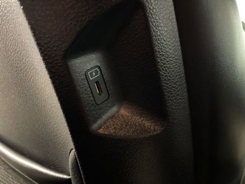 Used 2025 Kia Carnival LXS image 39