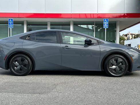 Used 2026 Toyota Prius Plug-In Hybrid FWD image 3