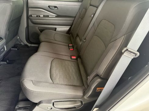 Used 2025 Nissan Pathfinder SV AWD/4WD image 5