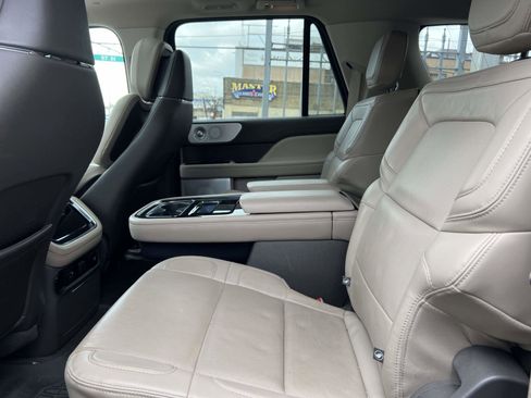 Used 2023 Lincoln Navigator L Reserve image 11