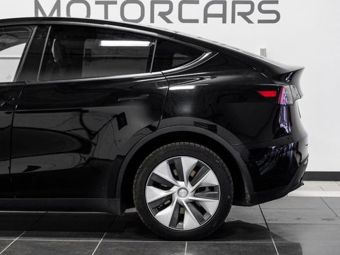 Used 2021 Tesla Model Y Long Range image 19