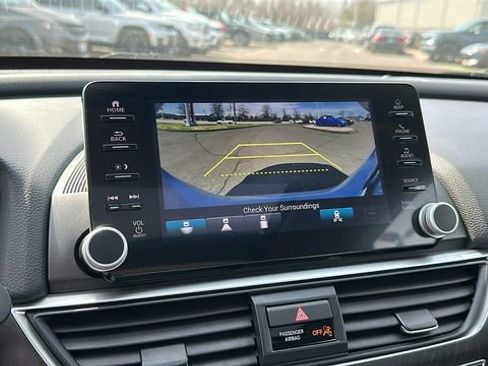 Used 2022 Honda Accord Touring image 16