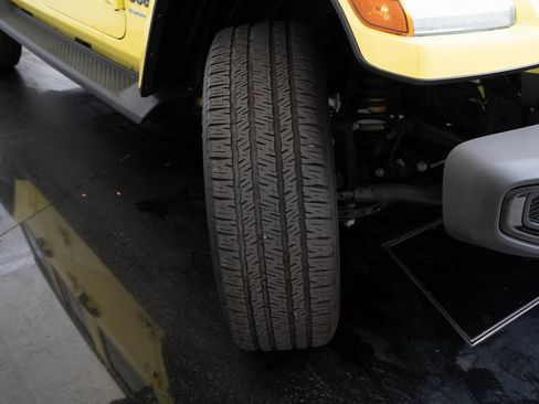 Used 2024 Jeep Wrangler Unlimited w/ LED Headlamp & Fog Lamp Group image 38