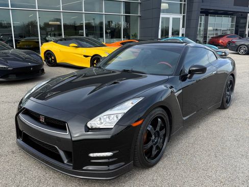 Used 2015 Nissan GT-R Black Edition image 9