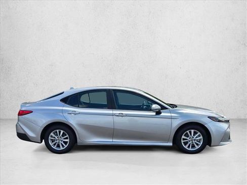Used 2025 Toyota Camry LE image 4