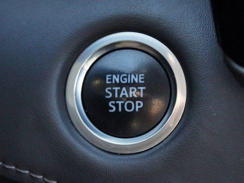 Used 2021 Toyota Highlander Limited image 9