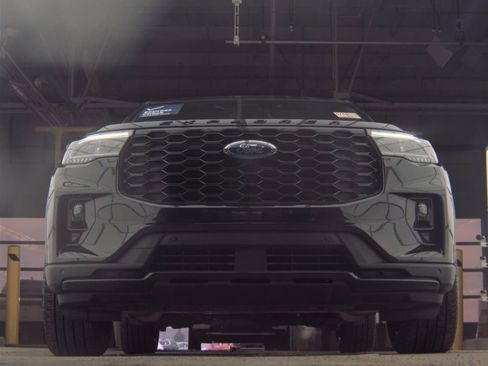 Certified 2025 Ford Explorer ST-Line w/ Premium Package AWD/4WD image 11