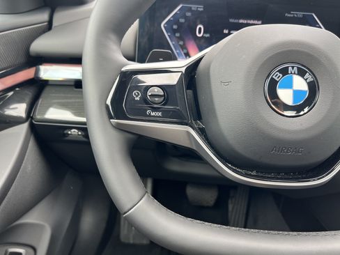 Used 2025 BMW 540i xDrive AWD/4WD image 19