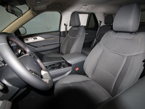 New 2026 Ford Explorer Active AWD/4WD image 3