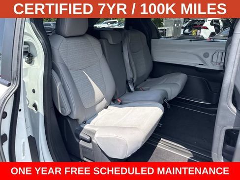 Used 2025 Toyota Sienna LE FWD image 11