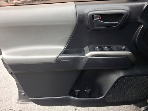 Used 2020 Toyota Tacoma SR5 image 12