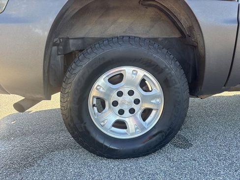 Used 2003 Chevrolet Avalanche 4x4 w/ Suspension Package, Off-Road image 11